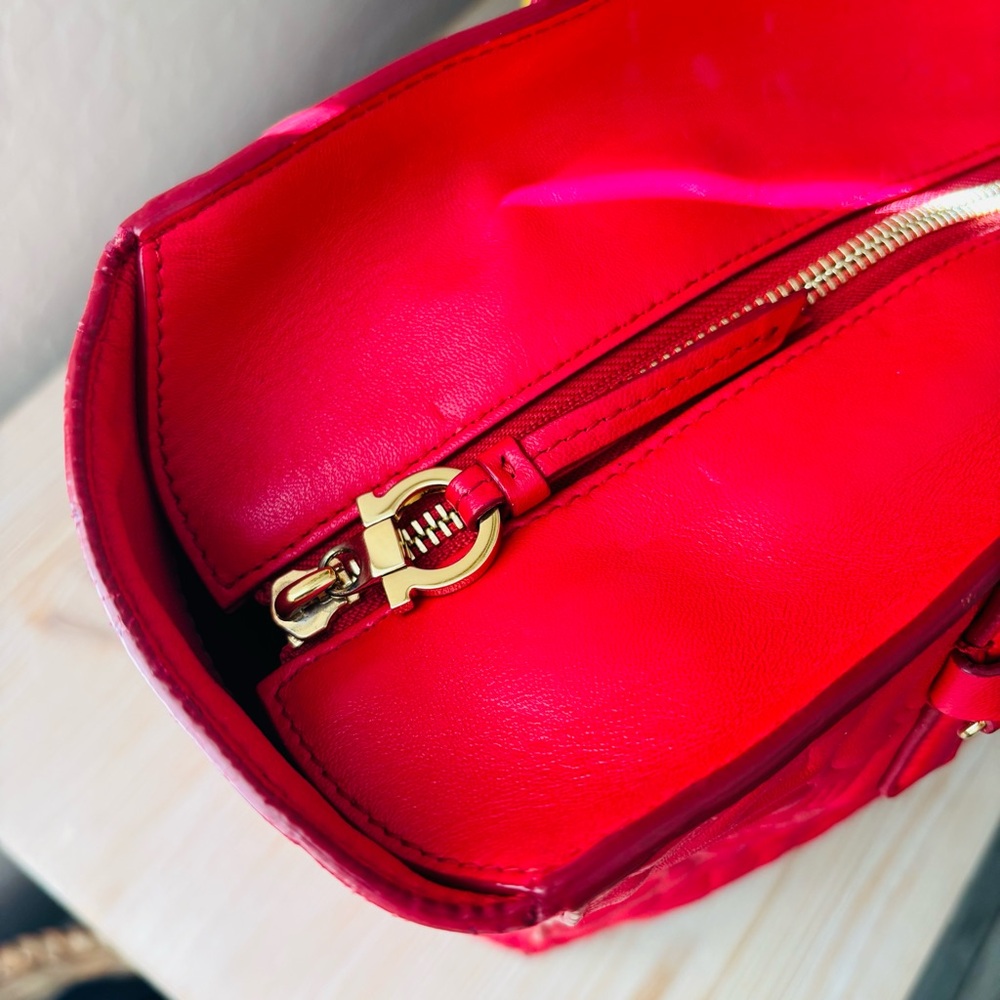 Salvatore Ferragamo Red Logo Embossed Bonnie Tote Bag Purse Designer Luxury - Picture 5 of 15